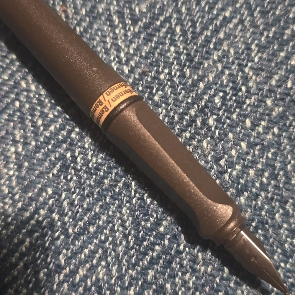 ❤️BUY 10 GET 5 FREE LAMY Safari Charcoal FNTN Pen, Medium